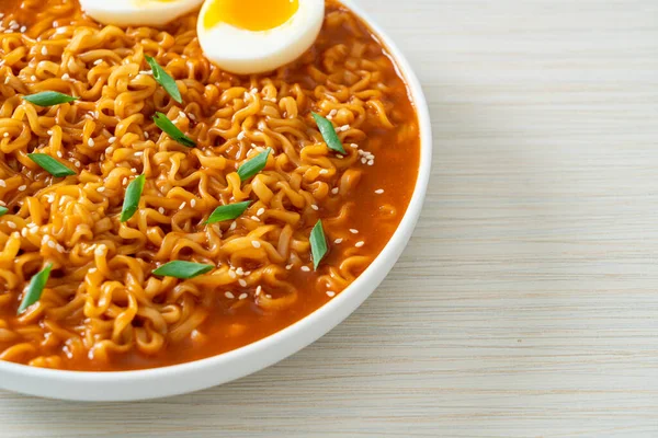 Ramyeon Macarrão Instantâneo Coreano Com Ovo Estilo Comida Coreana — Fotografia de Stock