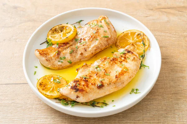 Grilled Chicken Butter Lemon Garlic White Plate — Stock Photo, Image