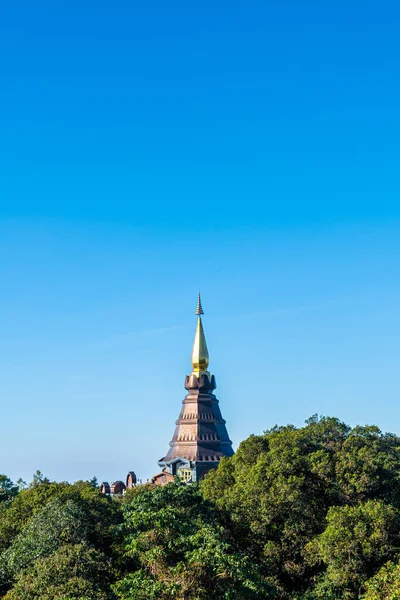 Punto Riferimento Pagoda Doi Inthanon Parco Nazionale Con Cielo Blu — Foto Stock