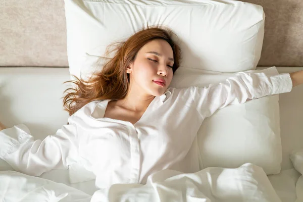 Portret Mooi Aziatisch Vrouw Slapen Bed Met Wit Kussen — Stockfoto
