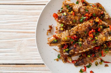 Kızarmış Mantid Karidesi ya da Acılı ve Tuzlu Kerevit Deniz Ürünleri Stili