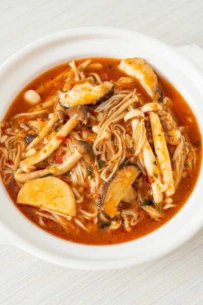 Mexer Frito Cogumelo Picante Com Tom Yum Soup Vegan Estilo — Fotografia de Stock