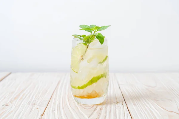 Iced Honey Lime Soda Mint Refreshing Drink — Stock Photo, Image