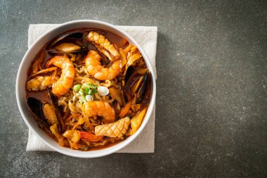 Jjamppong - Kore Deniz Ürünleri Erişte Çorbası - Kore yemek tarzı