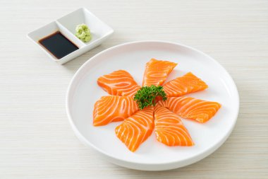 Taze Somon Çiğ Sashimi - Japon yemek tarzı