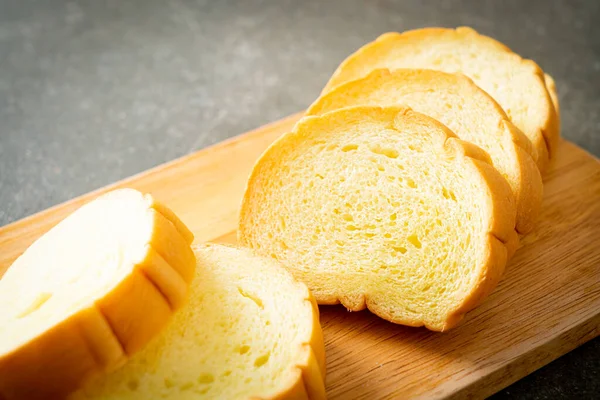 Pão Batata Doce Fatiado Tábua Madeira — Fotografia de Stock