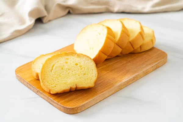 Zoete Aardappelen Brood Gesneden Houten Plank — Stockfoto