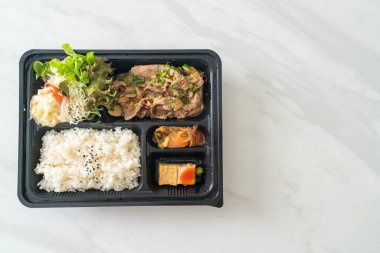 Japon pilavı ve domuz eti, Japon yemeği.