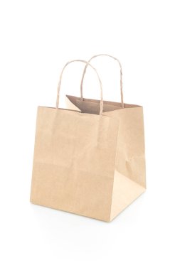 Kağıt torba beyaz arkaplanda izole edildi