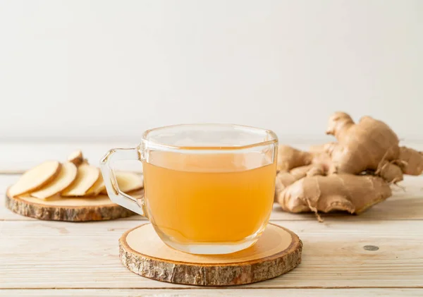 Frischer Und Heißer Ingwersaft Mit Ingwerwurzeln Gesundes Getränk — Stockfoto