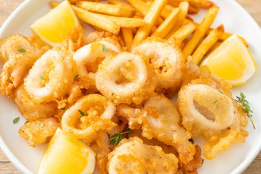 Kalamar - kızarmış kalamar ya da patates kızartmalı ahtapot.