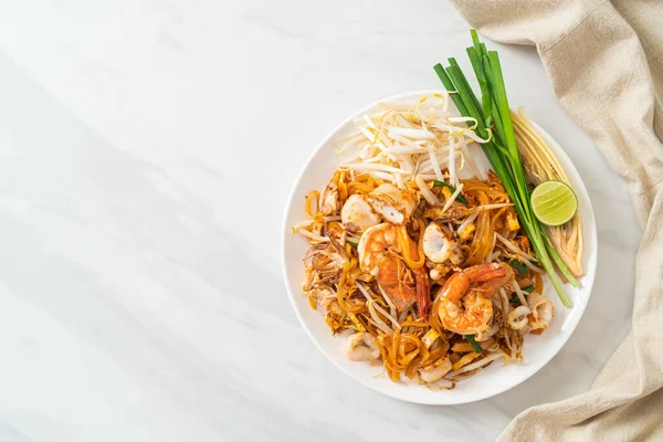 Pad Thai Seafood Stir Fried Noodles Shrimps Squid Octopus Tofu — Stock Photo, Image