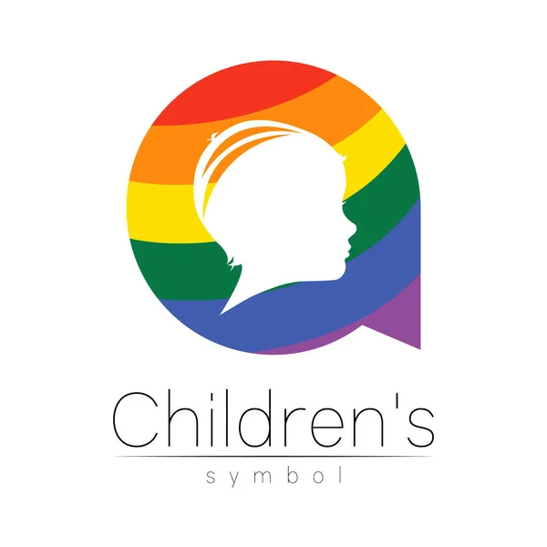 Logotipo de niño en colores del círculo del arco iris, vector. Perfil de silueta cabeza humana. Logotipo conceptual para personas, niños, autismo, niños, terapia, clínica, educación. Símbolo de plantilla, diseño moderno en blanco — Archivo Imágenes Vectoriales