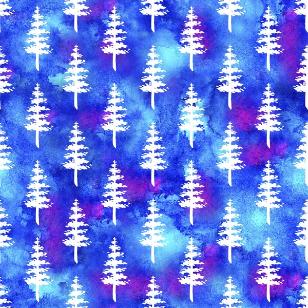 Akwarela XMAS Fir Tree Bezszwowy wzór w kolorze białym na tle niebieskiego akwarela. Ręcznie malowany świerk Sosna drzewo tapety do ozdoby, owijania lub dekoracji świątecznej — Zdjęcie stockowe