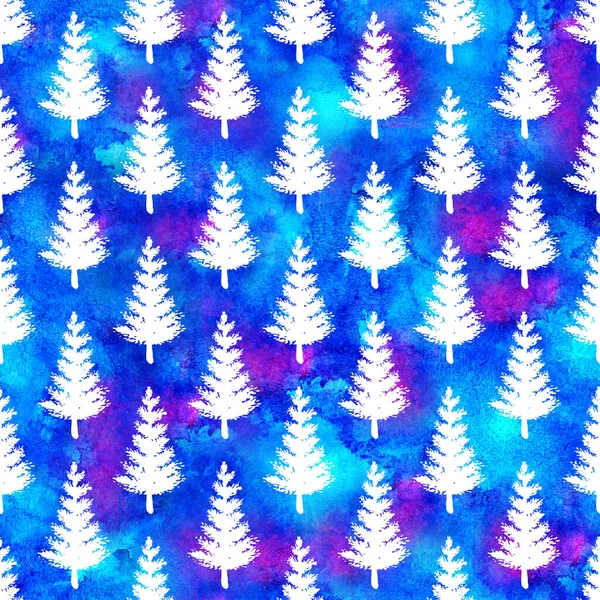 XMAS υδατογραφία Fir Tree Seamless Pattern σε λευκό χρώμα σε φόντο μπλε ακουαρέλα. Χειροποίητη ταπετσαρία από έλατο πεύκου για διακόσμηση, περιτύλιγμα ή χριστουγεννιάτικη διακόσμηση — Φωτογραφία Αρχείου