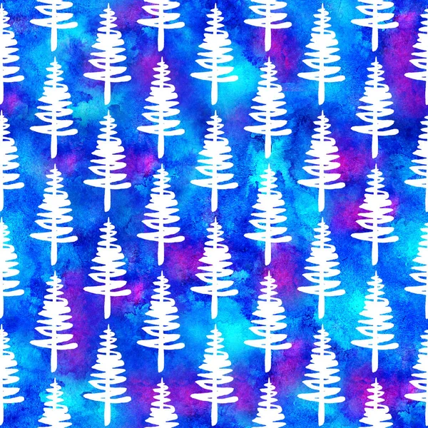 XMAS υδατογραφία Fir Tree Seamless Pattern σε λευκό χρώμα σε φόντο μπλε ακουαρέλα. Χειροποίητη ταπετσαρία από έλατο πεύκου για διακόσμηση, περιτύλιγμα ή χριστουγεννιάτικη διακόσμηση — Φωτογραφία Αρχείου