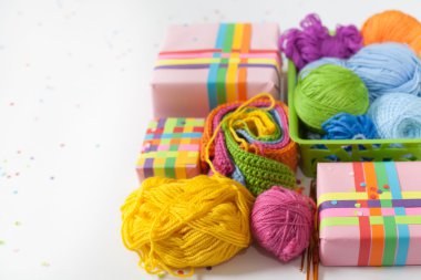 Renkli iplik topları. Yukarıdan görüntüleyin. Ra'nın tüm renkleri