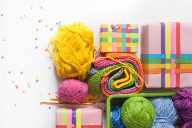 Renkli iplik topları. Yukarıdan görüntüleyin. Ra'nın tüm renkleri