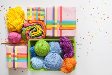 Renkli iplik topları. Yukarıdan görüntüleyin. Ra'nın tüm renkleri