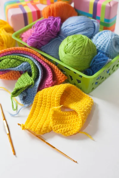 Balls of colored yarn. View from above. All the colors of the ra — Stock Photo, Image