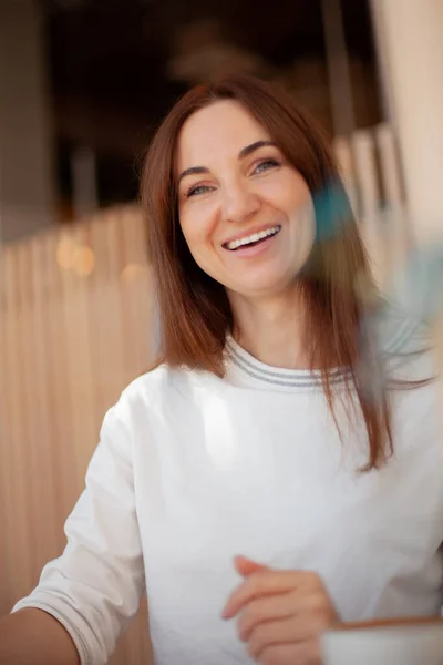 Giovane Donna Affari Occhiali Che Pianifica Annota Programma Giornaliero Agenda — Foto Stock