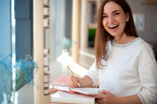 Cheerful young woman writing and keeping her personal a daily diary books. — Stock Photo, Image