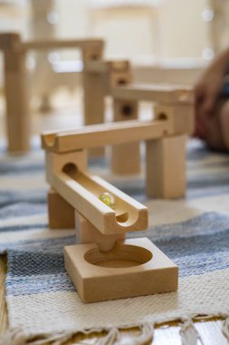 Metalik top sürüşü labirent inşaatçısı oyuncak Maria Montessori ekolojik malzemeler