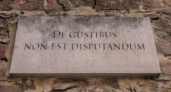 De gustibus non est disputandum. В вопросах вкуса не может быть никаких споров. Буквально о вкусах, это не должно оспариваться или обсуждаться
.