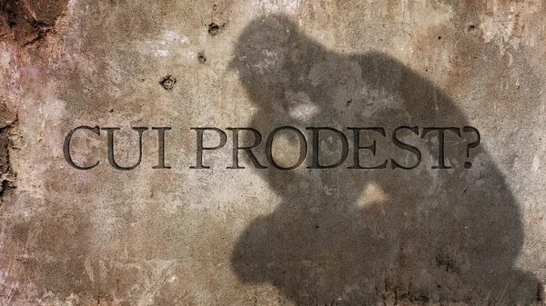 Cui prodest. Μια λατινική φράση. — Φωτογραφία Αρχείου