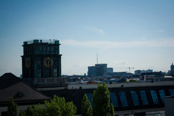 Múnich Skyline con la Universidad Clocktower — Foto de Stock