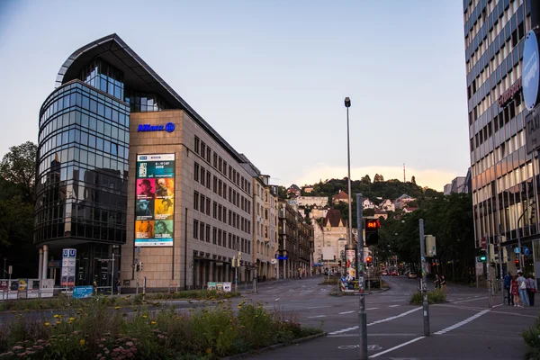 Stuttgart City Charlottenplatz budovy a ulice při západu slunce — Stock fotografie