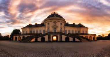 Benzersiz gündoğumu görünüm dış Panorama yalnızlık Schloss Sarayı Stuttgart Almanya