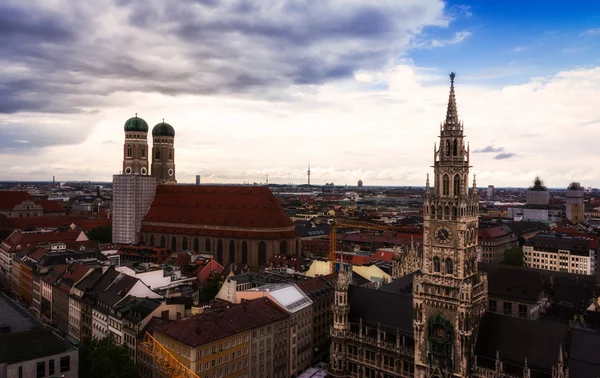 Mnichov západ slunce Marienplatz panoráma zatažené počasí — Stock fotografie