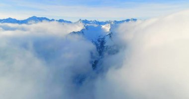 Kar dağlarının insansız hava aracı görüntüleri