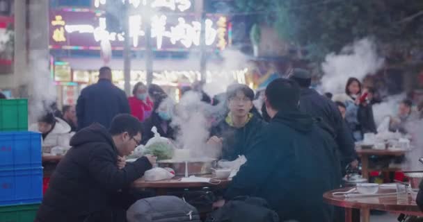 Solstizio d'inverno persone che cenano — Video Stock