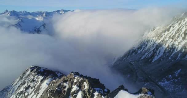 Montaña de nieve con mar de nubes — Vídeos de Stock