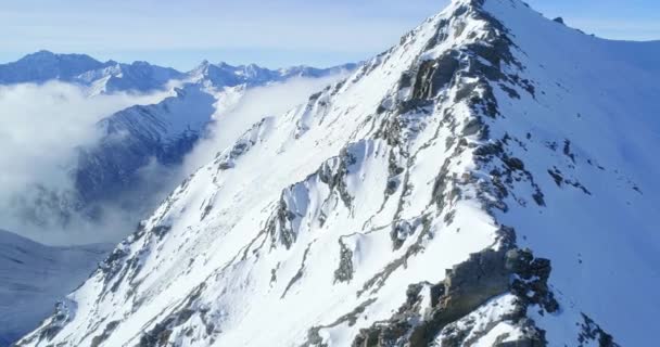 Nieve aérea montaña paisaje — Vídeo de stock