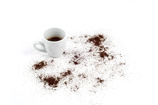 Tasse Kaffee und gemahlener Kaffee — Stockfoto
