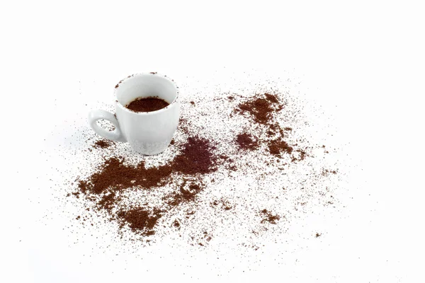 Tasse Kaffee und gemahlener Kaffee — Stockfoto