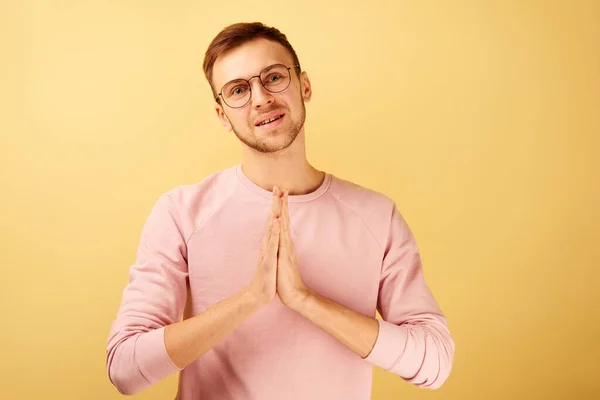 Portret Van Een Blanke Man Die Een Bril Draagt Met — Stockfoto