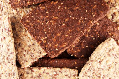 Tam tahıllı çıtır ekmek, sağlıklı atıştırmalıklar.