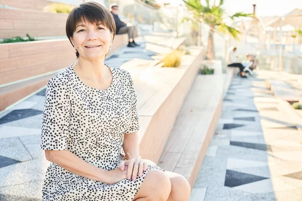 Portrait Year Old Happy Caucasian Woman Sitting Smiling Park Bench — Stock Photo, Image