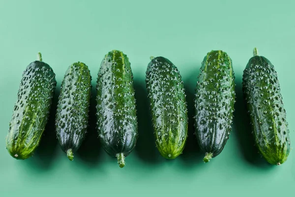 Frische Ganze Gurken Isoliert Auf Grünem Hintergrund Schneideweg Garten Gurke — Stockfoto