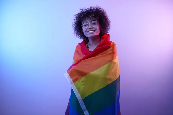 Lgbtq Konzept Positive Kaukasische Mädchen Mit Afro Lockigem Haar Halten — Stockfoto