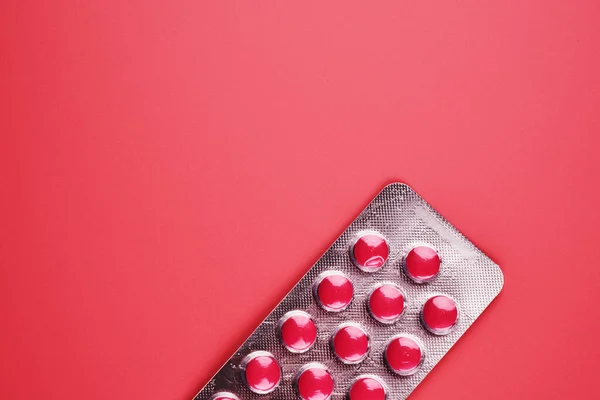 Buborékcsomagolás Rózsaszín Tabletták Zárja Elszigetelt Rózsaszín Háttér Fénymásolás Emésztőrendszeri Gyógyszerek — Stock Fotó