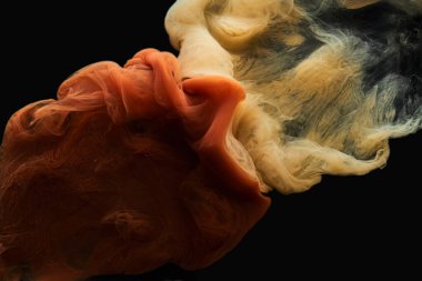 Suyun altında renkli dumanlardan oluşan soyut bir dans, suda boya, hareketli bir bulut. Sıvı sanat duvar kağıdı, siyah arkaplanda sıvı canlı renkler