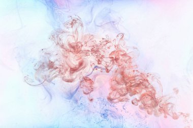 Renkli soyut arka plan, suda parlak karışım boyalar, canlı dans renkleri, suyun altında dönen duman. Aroma şehvetli konsept, narin parfüm