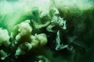Soyut yeşil renk arkaplanı. Titrek nargile dumanı, sualtı zümrüt okyanusu, suda dinamik boya.