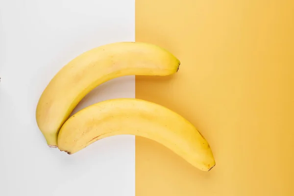 Kreativer Geometrischer Hintergrund Mit Bananen Gelbe Weiße Hintergrund Tapete — Stockfoto