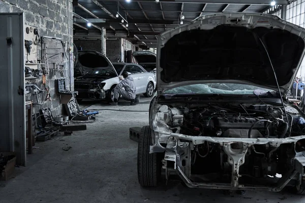 Riparazione Una Vecchia Auto Rotta Servizio Auto — Foto Stock